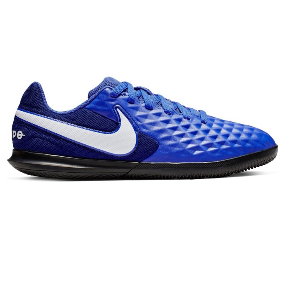 Kids’Nike Jr Legend 8 Club soccer shoes. Size 6Y